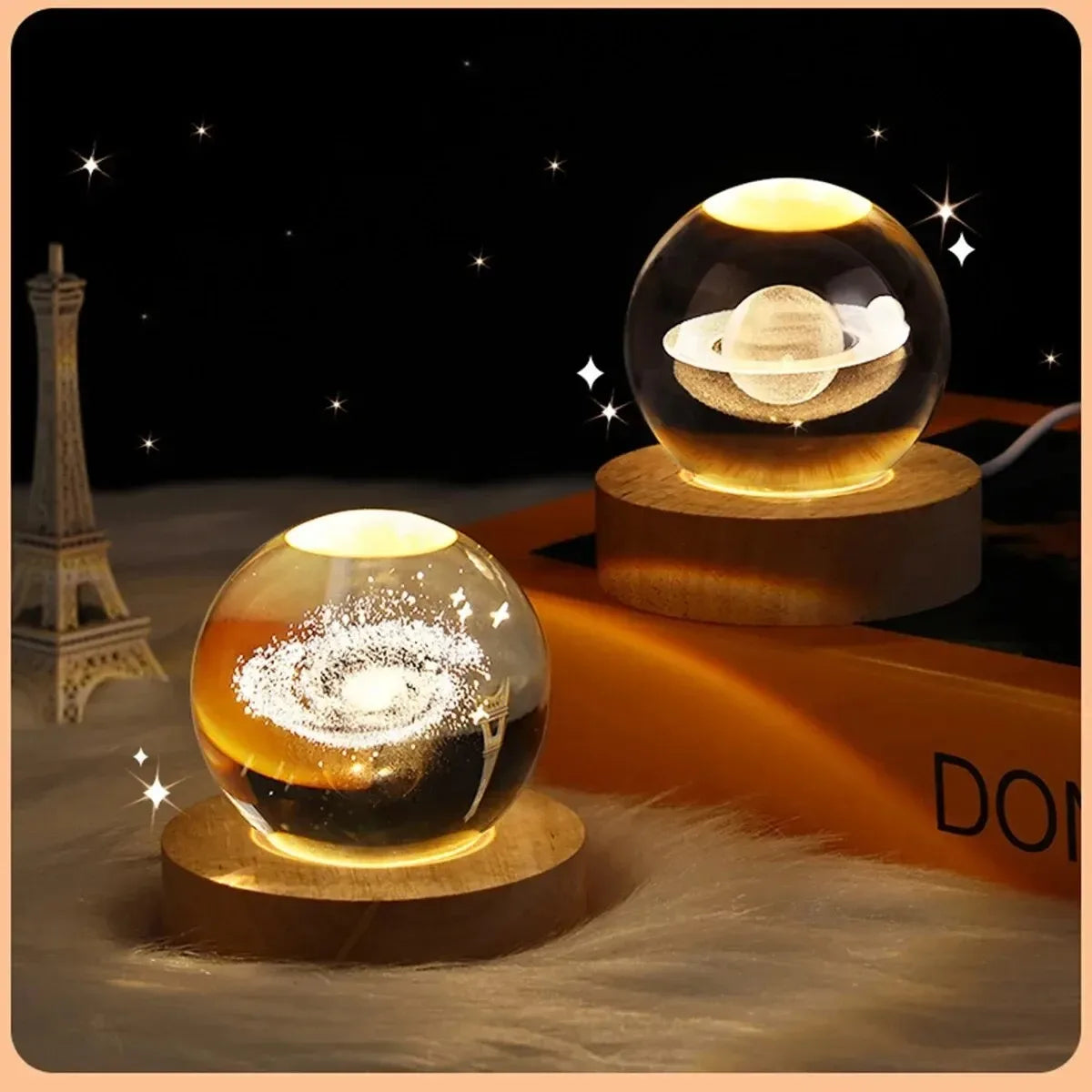 3D LED Kristallkugel – Sonnensystem & Astronaut Design, 6 cm Glaskugel Deko für Zuhause